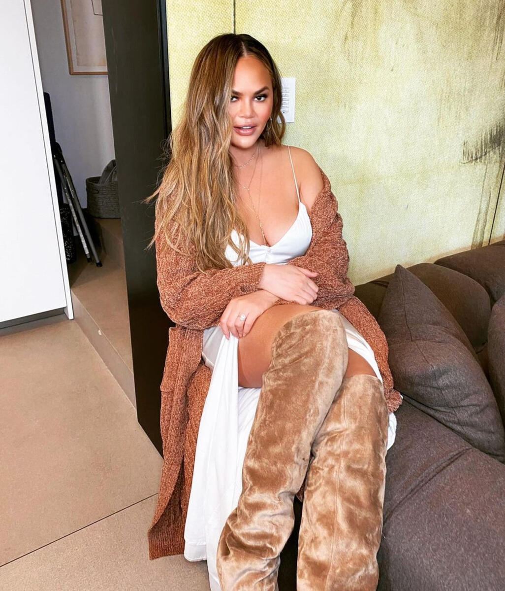 CHRISSY TEIGEN IN DRESS DESIGN FOR CAMI NYC
